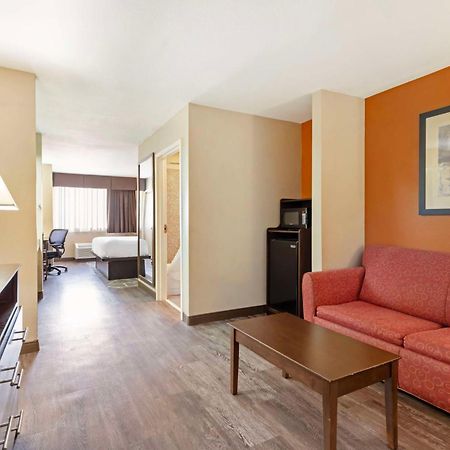 Best Western Inn & Suites New Braunfels Exterior photo