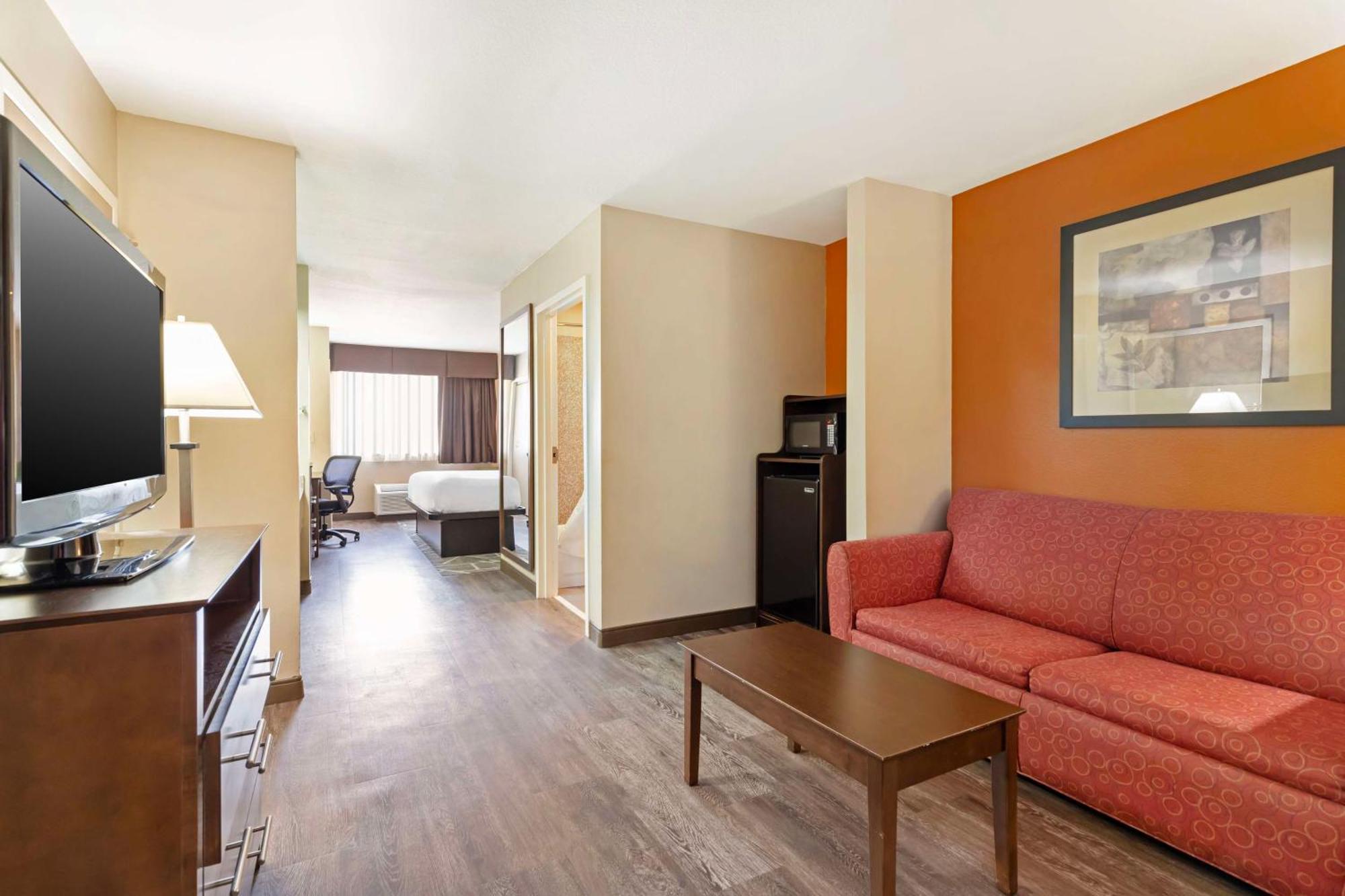 Best Western Inn & Suites New Braunfels Exterior photo