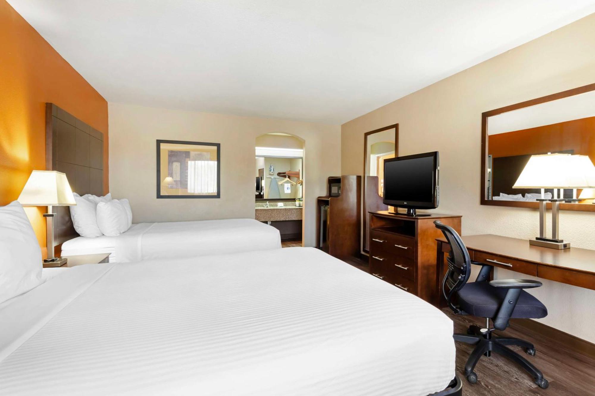 Best Western Inn & Suites New Braunfels Exterior photo