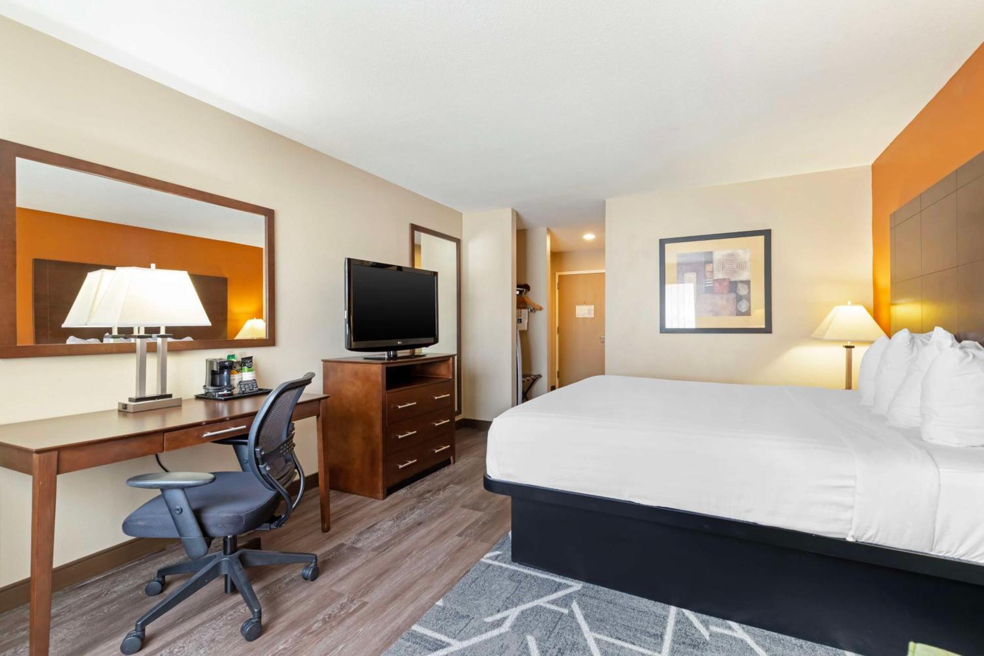 Best Western Inn & Suites New Braunfels Exterior photo