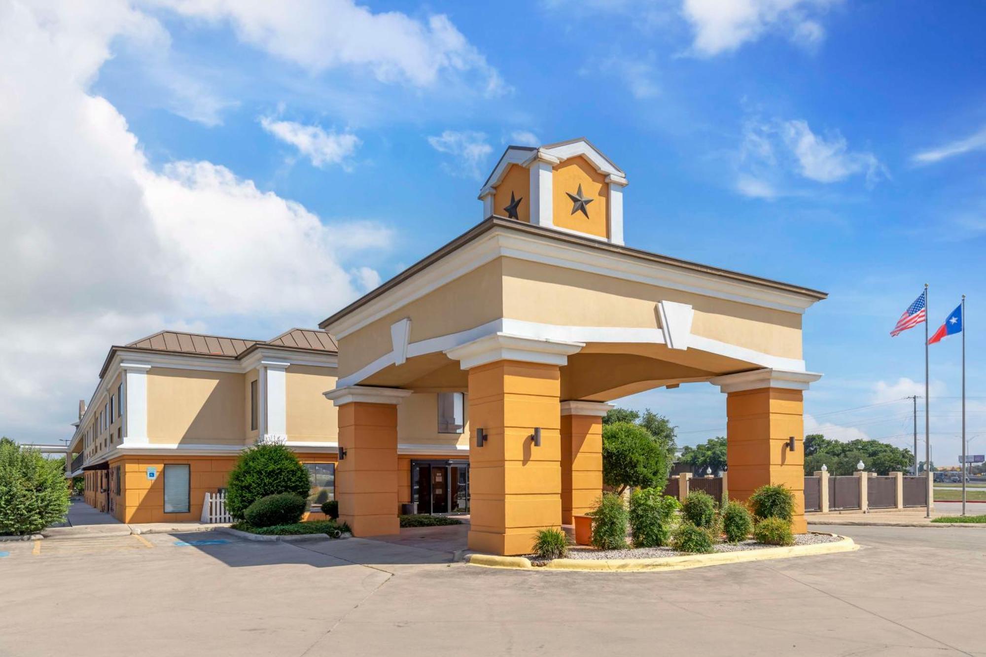 Best Western Inn & Suites New Braunfels Exterior photo